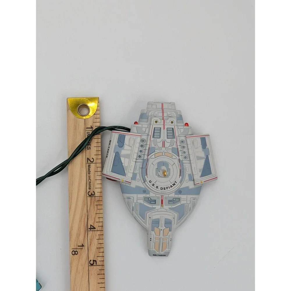 Hallmark Keepsake Ornament Star Trek Deep Space Nine 1997 U.S.S Defiant Light Up